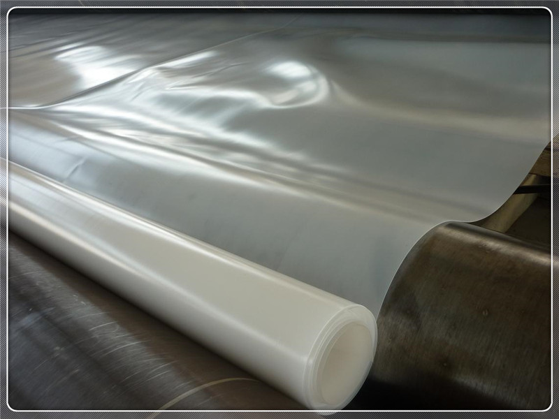 土工膜加入高速線路 可致列車(chē)穩(wěn)定平順