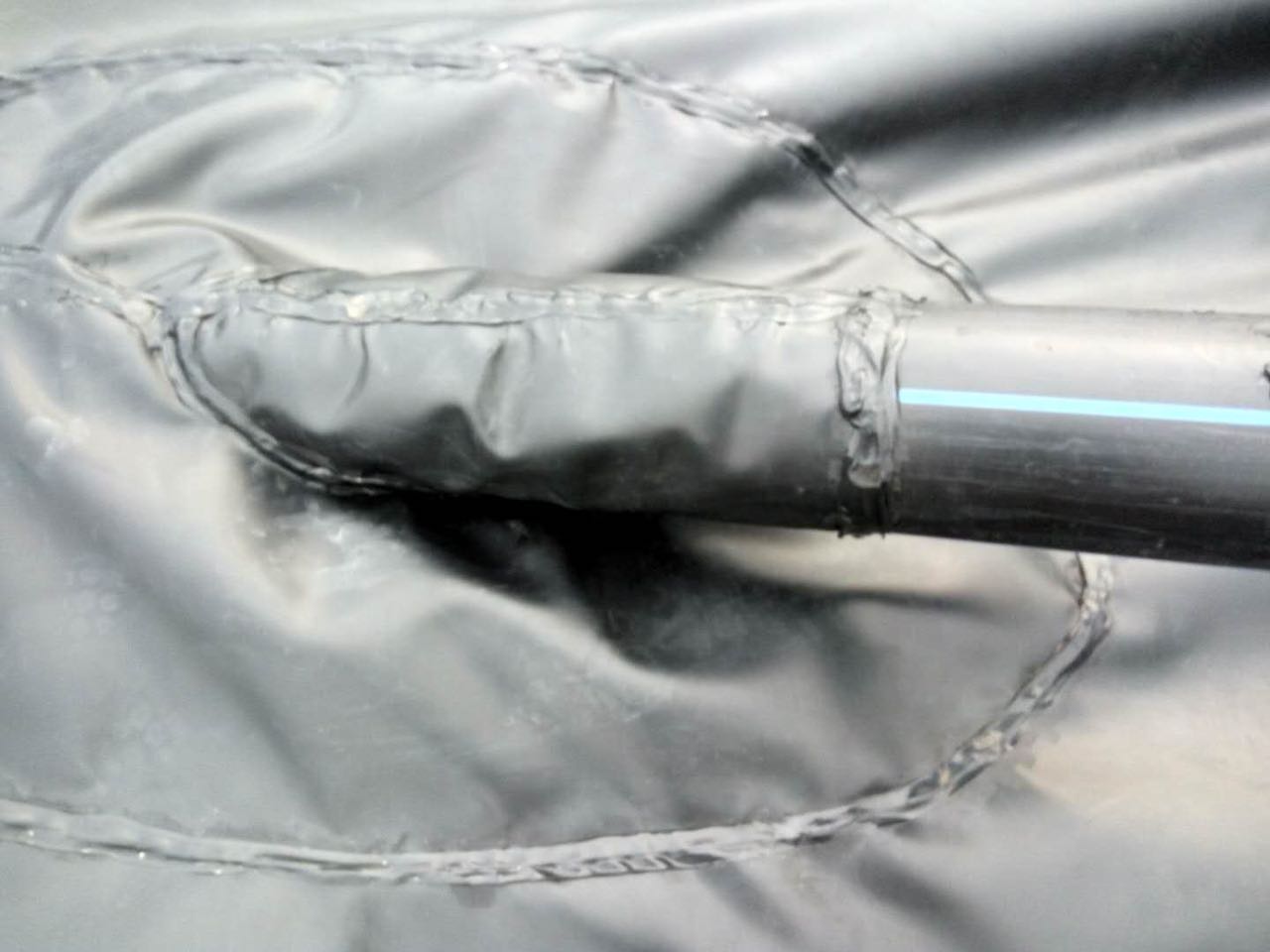 水庫鋪設(shè)土工膜排氣設(shè)施怎么施工？